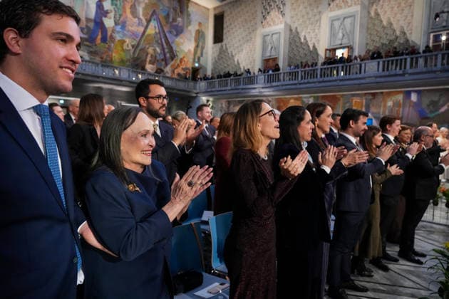 Nobels fredspris 2025 Oslo 20251210. Moren til fredsprismottaker, Corina Parisca de Machado under utdelingen av Nobels fredspris i Oslo radhus. Den venezuelanske opposisjonslederen Maria Corina Machado far prisen for sitt utrettelige arbeid for a sikre demokratiske rettigheter for folket i Venezuela, og for sin kamp for en rettferdig og fredelig overgang fra diktatur til folkestyre. Pa grunn av omstendighetene i hjemlandet Venezuela kunne ikke Nobels fredsprismottaker delta pa utdelingen i Norge. Foto: Ole Berg-Rusten NTB POOL Oslo Norge 1eM__2Utf-I EDITORIAL USE ONLY Ref:_BNC1eM__2Utf-I.jpg Copyright: xOlexBerg-Rustenx xNTBx