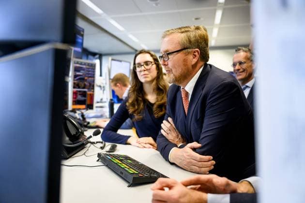 Den Haag, The Netherlands, 2025-12-10 09:49:34 THE HAGUE, 10-12-2025, Ministry of Finance. King Willem-Alexander, accompanied by the Minister of Finance, Eelco Heinen, is on a working visit to the Ministry of Finance s General Treasury Agency in The Hague. PHOTO: NLBeeld Patrick van Emst Credit: NL Beeld Patrick van Emst  Copyright: xx x