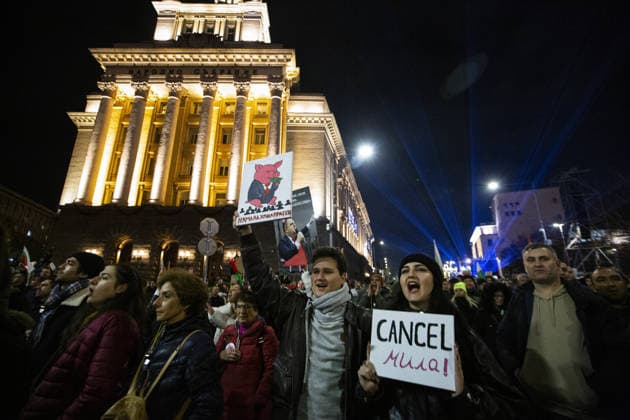 Anti-government protest in Sofia SOFIA, BULGARIA - DECEMBER 10: Anti-government protest demanding the immediate resignation of Bulgaria’s current government in Sofia, Bulgaria on December 10, 2025. Hristo Vladev Anadolu Sofia Bulgaria. Editorial use only. Please get in touch for any other usage.  Copyright: x2025xAnadoluxHristoxVladevx