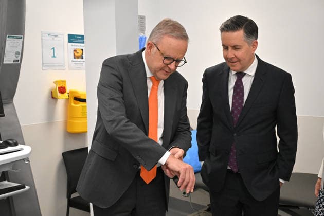 ANTHONY ALBANESE MEDICARE CLINIC VISIT, Prime Minister Anthony Albanese and Minister for Health Mark Butler visit the newly opened Marrickville Medicare Urgent Care Clinic in Sydney, Thursday, December 11, 2025. ( NO ARCHIVING SYDNEY NEW SOUTH WALES AUSTRALIA  Copyright: xMICKxTSIKASx 20251211142565772240
