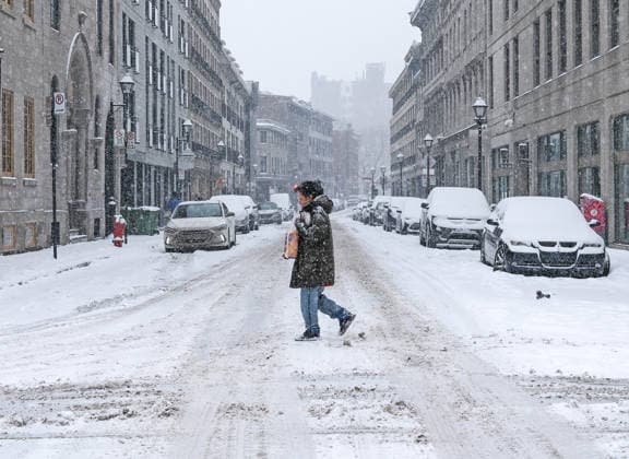 December 10, 2025, Montreal, Quebec, Canada: As a winter storm sweeps across Montreal and Southern Quebec, more than 15 cm of fresh snow transforms the city into a silent, white landscape. Montreal Canada - ZUMAs278 20251210_zip_s278_027 Copyright: xSerkanxSenturkx