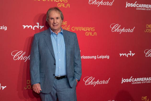 Leipzig - 31. Jose Carreras Gala 10.12.2025 ab 18 Uhr Leipzig, Altenburger Straße (Media City) Fotograf: EHL Media Im Foto: Chris de Burgh, Sänger Zur 31. Jose Carreras Gala sind am Mittwochabend erneut Dutzende Promis in die Leipziger Media City gekommen, um an Telefonen Spenden für die Leukämie-Stiftung entgegenzunehmen. Leipzig Sachsen Deutschland Copyright: xEHLxMedia DietmarxThomasx 20251210_carreras-gala-leipzig_76