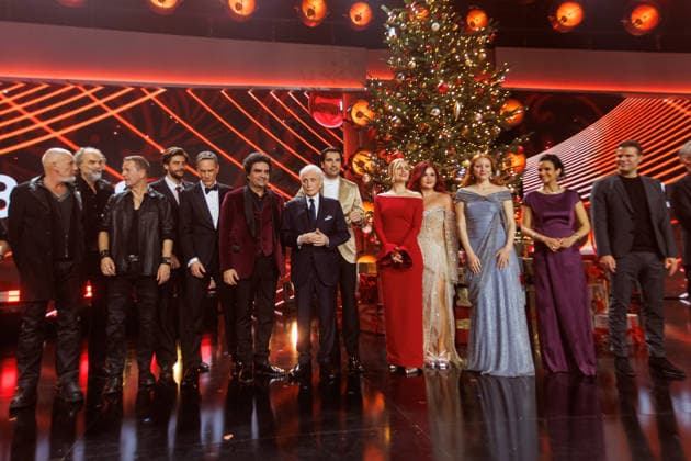 Spenden Gala - 31. Jose Carreras Gala - Björn Both (Santiano), Hans-Timm Hinrichsen (Santiano), Axel Stosberg (Santiano), Alvaro Soler, Sven Lohrig, Rolando Villazon, Jose Carreras, Jonathan Tetelman, Stephanie Müller-Spirra, Sophia Thiel, Barbara Meier, Maja Weber und Felix Brych bei der 31. Jose Carreras Gala in der Mediacity Leipzig am 10.12.2025. Copyright: xEventpressxKochanx