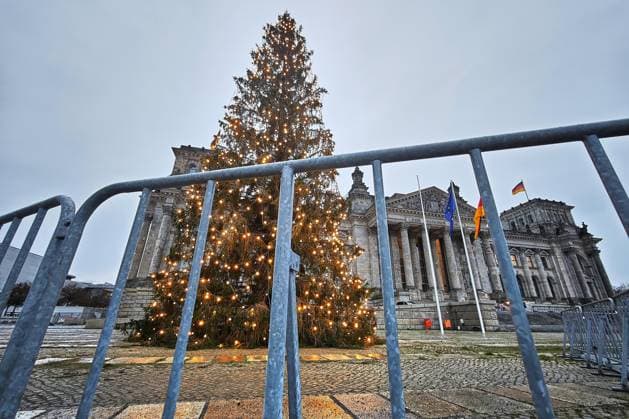 Berlin, Deutschland, 10.12.2025: Deutscher Bundestag: Das Reichstagsgebäude in der Weihnachtszeit *** Berlin, Germany, 10 12 2025 German Bundestag The Reichstag building at Christmas time Copyright: xdtsxNachrichtenagenturx dts_98693