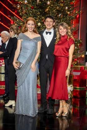 ABBleipzig: Barbara Meier, Julian Janssen und Louise Bär Baer auf der Buehne Teilnehmer Gast bei der 31.Jose Carreras Gala in der Media City Leipzig, am 10.12.25 Sachsen Deutschland