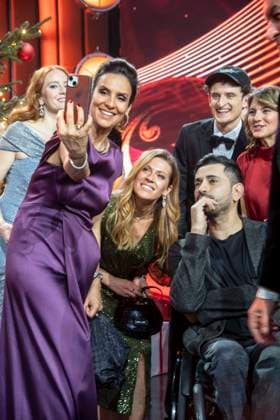 ABBleipzig: Maja Weber, Nele Kiper, Tan Caglar, Julian Janssen und Luise Bähr Baer auf der Buehne Teilnehmer Gast bei der 31.Jose Carreras Gala in der Media City Leipzig, am 10.12.25 Sachsen Deutschland
