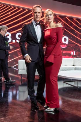 ABBleipzig: Sven Lorig und Stephanie Müller-Spirra Moderatoren auf der Buehne Teilnehmer Gast bei der 31.Jose Carreras Gala in der Media City Leipzig, am 10.12.25 Sachsen Deutschland