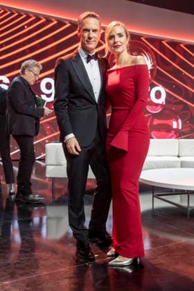 ABBleipzig: Sven Lorig und Stephanie Müller-Spirra Moderatoren auf der Buehne Teilnehmer Gast bei der 31.Jose Carreras Gala in der Media City Leipzig, am 10.12.25 Sachsen Deutschland