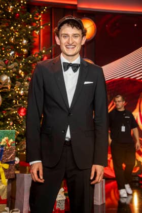 ABBleipzig: Julian Janssen auf der Buehne Teilnehmer Gast bei der 31.Jose Carreras Gala in der Media City Leipzig, am 10.12.25 Sachsen Deutschland