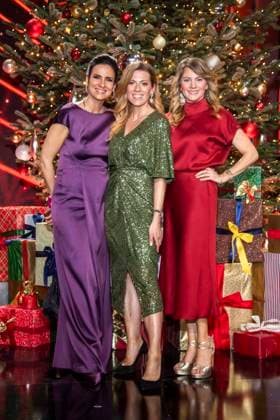 ABBleipzig: Maja Weber, Nele Kiper und Louise Bär Baer vorm Weihnachtsbaum auf der Buehne Teilnehmer Gast bei der 31.Jose Carreras Gala in der Media City Leipzig, am 10.12.25 Sachsen Deutschland