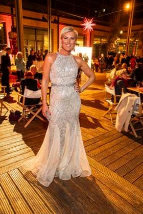 ABBleipzig: Kamilla Senjo Moderatorin auf der Buehne Teilnehmer Gast bei der 31.Jose Carreras Gala in der Media City Leipzig, am 10.12.25 Sachsen Deutschland