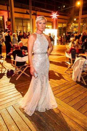 ABBleipzig: Kamilla Senjo Moderatorin auf der Buehne Teilnehmer Gast bei der 31.Jose Carreras Gala in der Media City Leipzig, am 10.12.25 Sachsen Deutschland