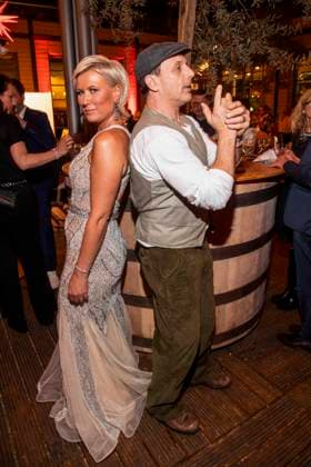 ABBleipzig: Kamilla Senjo Moderatorin und Hendrik Duryn Schauspieler auf der Buehne Teilnehmer Gast bei der 31.Jose Carreras Gala in der Media City Leipzig, am 10.12.25 Sachsen Deutschland