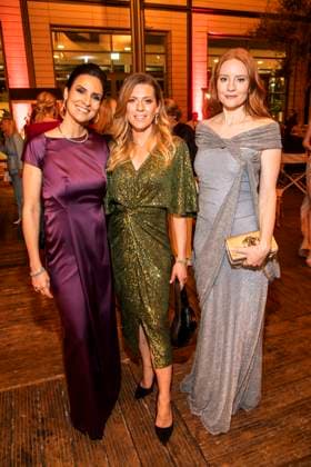 ABBleipzig: Maja Weber, Nele Kiper und Barbara Meier auf der Buehne Teilnehmer Gast bei der 31.Jose Carreras Gala in der Media City Leipzig, am 10.12.25 Sachsen Deutschland