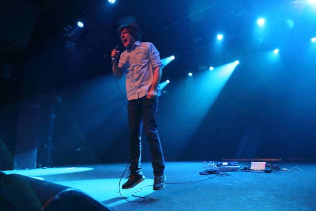 John Maus bei einem Konzert im Astra Kulturhaus in Berlin, 10. Dezember 2025. John Maus Konzert Berlin