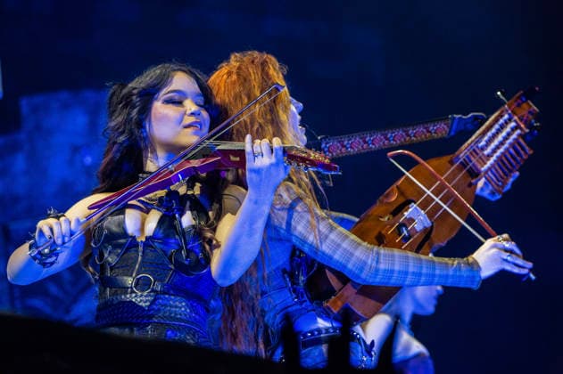 The Legendary Orchestra live bei einem Konzert in der ZAG Arena. Hannover, 08.12.2025