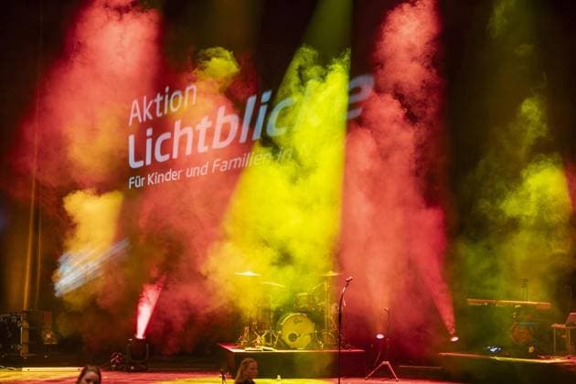 RECORD DATE NOT STATED Michael Patrick Kelly spielt für die Aktion Lichtblicke , die sich für bedürftige Kinder und ihre Familien einsetzt. 10.12..2025 Duisburg ** NUR FÜR REDAKTIONELLE ZWECKE ** EDITORIAL USE ONLY **<p>Michael Patrick Kelly spielt für die Aktion Lichtblicke , die sich für bedürftige Kinder und ihre Familien einsetzt. 10.12..2025 Duisburg Deutschland NRW Duisburg Copyright: DanielxAttia