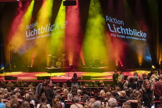 RECORD DATE NOT STATED Michael Patrick Kelly spielt für die Aktion Lichtblicke , die sich für bedürftige Kinder und ihre Familien einsetzt. 10.12..2025 Duisburg ** NUR FÜR REDAKTIONELLE ZWECKE ** EDITORIAL USE ONLY **<p>Michael Patrick Kelly spielt für die Aktion Lichtblicke , die sich für bedürftige Kinder und ihre Familien einsetzt. 10.12..2025 Duisburg Deutschland NRW Duisburg Copyright: DanielxAttia