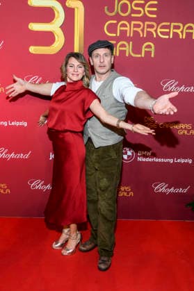 ABBleipzig: Luise Bähr Baehr mit Hendrik Duryn Schauspieler zu Gast auf dem roten Teppich bei der 31.Jose Carreras Gala in der Media City Leipzig, am 10.12.25 Sachsen Deutschland