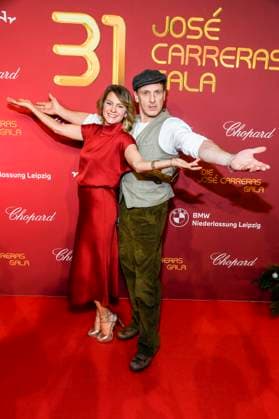 ABBleipzig: Luise Bähr Baehr mit Hendrik Duryn Schauspieler zu Gast auf dem roten Teppich bei der 31.Jose Carreras Gala in der Media City Leipzig, am 10.12.25 Sachsen Deutschland