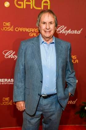 ABBleipzig: Chris de Burgh Saenger zu Gast auf dem roten Teppich bei der 31.Jose Carreras Gala in der Media City Leipzig, am 10.12.25 Sachsen Deutschland
