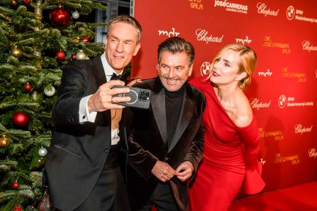 ABBleipzig: Sven Lorig, Thomas Anders Stephanie Müller-Spirra zu Gast auf dem roten Teppich bei der 31.Jose Carreras Gala in der Media City Leipzig, am 10.12.25 Sachsen Deutschland