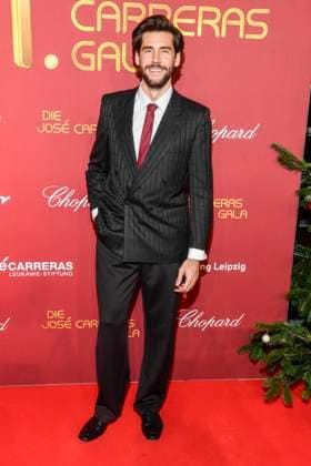 ABBleipzig: Ãlvaro Soler Saenger zu Gast auf dem roten Teppich bei der 31.Jose Carreras Gala in der Media City Leipzig, am 10.12.25 Sachsen Deutschland