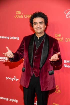 ABBleipzig: Rolando Villazon Saenger zu Gast auf dem roten Teppich bei der 31.Jose Carreras Gala in der Media City Leipzig, am 10.12.25 Sachsen Deutschland