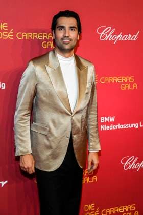ABBleipzig: Jonathan Tetelman Saenger zu Gast auf dem roten Teppich bei der 31.Jose Carreras Gala in der Media City Leipzig, am 10.12.25 Sachsen Deutschland