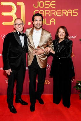 ABBleipzig: Ed Tetelman, Jonathan Tetelman und Jan Tetelman Eltern Saenger zu Gast auf dem roten Teppich bei der 31.Jose Carreras Gala in der Media City Leipzig, am 10.12.25 Sachsen Deutschland