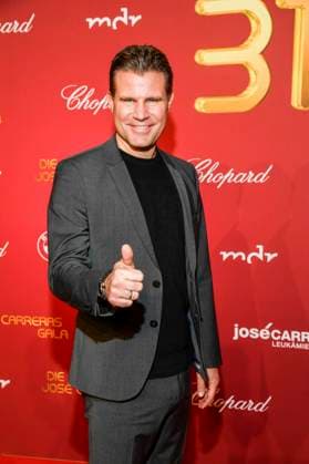 ABBleipzig: Felix Brych Fussball Schiedsrichter zu Gast auf dem roten Teppich bei der 31.Jose Carreras Gala in der Media City Leipzig, am 10.12.25 Sachsen Deutschland