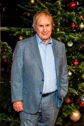 ABBleipzig: Chris de Burgh Saenger zu Gast auf dem roten Teppich bei der 31.Jose Carreras Gala in der Media City Leipzig, am 10.12.25 Sachsen Deutschland