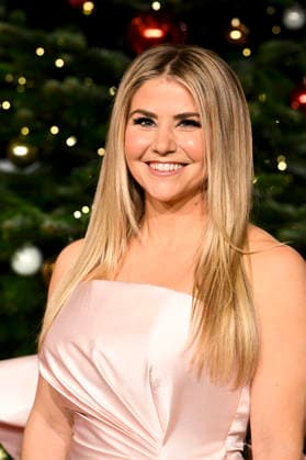 ABBleipzig: Beatrice Egli Saengerin zu Gast auf dem roten Teppich bei der 31.Jose Carreras Gala in der Media City Leipzig, am 10.12.25 Sachsen Deutschland