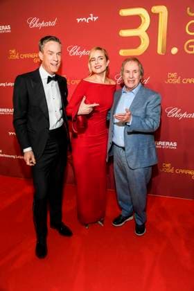 ABBleipzig: Sven Lorig, Stephanie Müller-Spirra und Chris de Burgh Moderatoren Saenger zu Gast auf dem roten Teppich bei der 31.Jose Carreras Gala in der Media City Leipzig, am 10.12.25 Sachsen Deutschland