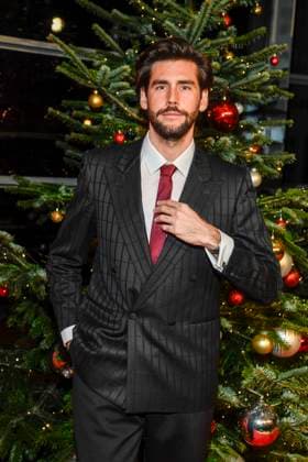 ABBleipzig: Ãlvaro Soler Saenger zu Gast auf dem roten Teppich bei der 31.Jose Carreras Gala in der Media City Leipzig, am 10.12.25 Sachsen Deutschland