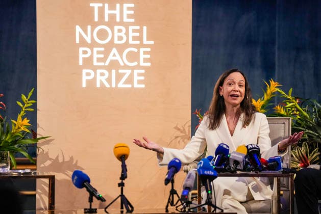 News Bilder des Tages Nobels fredspris 2025 Oslo 20251211. Nobels fredsprismottaker Maria Corina Machado under en pressekonferanse pa Grand Hotel i Oslo torsdag. Den venezuelanske opposisjonslederen far prisen for sitt utrettelige arbeid for a sikre demokratiske rettigheter for folket i Venezuela, og for sin kamp for en rettferdig og fredelig overgang fra diktatur til folkestyre Foto: Heiko Junge NTB Oslo Norge 8Pq_kKv1Eks EDITORIAL USE ONLY Ref:_BNC8Pq_kKv1Eks.jpg *** Nobel Peace Prize 2025 Oslo 20251211 Nobel Peace Prize recipient Maria Corina Machado during a press conference at the Grand Hotel in Oslo on Thursday The Venezuelan opposition leader is awarded the prize for her tireless work to secure democratic rights for the people of Venezuela and for  Copyright: xHeikoxJungex xNTBx