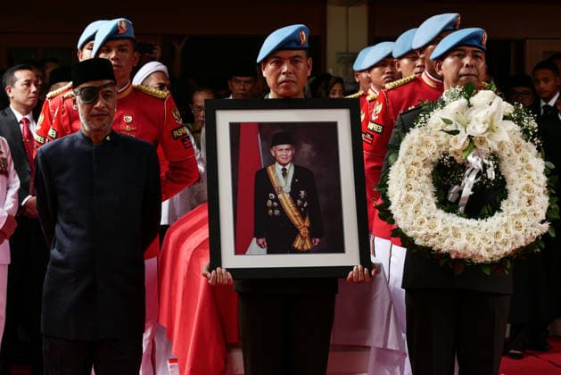 The former Indonesian President Bacharuddin Jusuf Habibie dies at the age of 83 JAKARTA, INDONESIA - SEPTEMBER 12: The coffin of former Indonesian president B.J. Habibie is seen during his funeral in Jakarta, Indonesia on September 12, 2019. Habibie, who ushered in an era of democratic reforms after the downfall of long-time dictator Suharto, died on September 11 at the age of 83 in Jakarta. Jakarta Raya Indonesia. Editorial use only. Please get in touch for any other usage.  Copyright: x2025xAnadoluxAntonxRaharjox