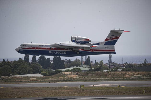 Russian Su-35 and Be-200 demonstrate in Istanbul ISTANBUL, TURKEY - SEPTEMBER 15: Russian fire fighting aircraft Beriev Be-200 flies over Istanbul within the Teknofest Istanbul, Turkey s aerospace and technology event on September 15, 2019. Istanbul Turkey. Editorial use only. Please get in touch for any other usage.  Copyright: x2025xAnadoluxÄ°slamxYakutx