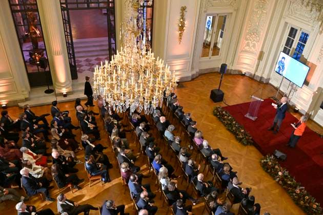 King Philippe attends the Belgodyssée awards 2025 BRUSSELS, BELGIUM - DECEMBER 11 : King Philippe attends the Belgodyssée awards 2025 ceremony. This competition, organised by the Prince Philippe Fund in partnership with RTBF, VRT, Éditions de l Avenir and Knack, and supported by the Prime Minister s Office and Brussels Airlines, brings together pairs of journalism students every year on December 11, 2025 in Brussels, Belgium, 11 12 2025 Brussels Belgium  Copyright: xDidierxLebrunx