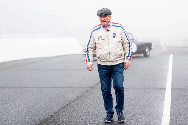 Exclusive Claude Lelouch C Lelouch and F Allain Vintage Mecanic celebrate the 60th anniversary of the filming of Un homme et une femme at the Linas Montlhéry Autodrome, December 11, 2025 If the film won the Palme dor at the Cannes Film Festival in 1966, the Oscar for Best Foreign Film in 1967 and for Best Original Screenplay, one of the films mythical elements is the Ford Mustang 145 In wanting to tell a love story like there is in life, and not like there is in cinema, in Claude Lelouchs own words, the director made cinema history with actors J L Trintignant and A Aimée With a budget of 470,000 francs and shot in black and white, the film magnifies the town of Deauville, making the Normandy seaside resort as legendary as this world-famous Copyright: xPierrexPerusseaux xBestimagexPierrexPerusseaux xBestimagex