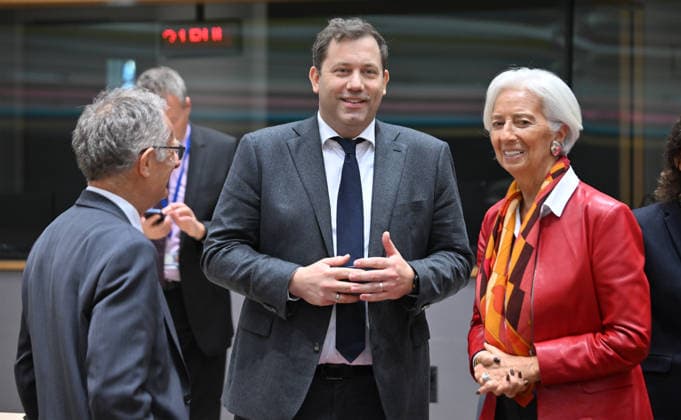 News Bilder des Tages Eurogroup Finance Ministers Meeting in Brussels BRUSSELS, BELGIUM - DECEMBER 11: European Central Bank President Christine Lagarde (R) and German Finance Minister Lars Klingbeil (C) attend a meeting of Eurozone finance ministers at the European Commission in Brussels, Belgium on December 11, 2025, to elect the new Eurogroup President and review the euro area’s budget outlook. Dursun Aydemir Anadolu Brussels Belgium. Editorial use only. Please get in touch for any other usage.  Copyright: x2025xAnadoluxDursunxAydemirx