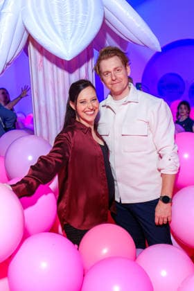 Eröffnung - Bubble Planet Das Erlebnismuseum - Nadja Jo Klapper und Johannes Heinrichs bei der Eröffnung Bubble Planet Das Erlebnismuseum für alle Sinne in der Arena Berlin am 11.12.2025. Copyright: xEventpressxKochanx