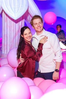 Eröffnung - Bubble Planet Das Erlebnismuseum - Nadja Jo Klapper und Johannes Heinrichs bei der Eröffnung Bubble Planet Das Erlebnismuseum für alle Sinne in der Arena Berlin am 11.12.2025. Copyright: xEventpressxKochanx