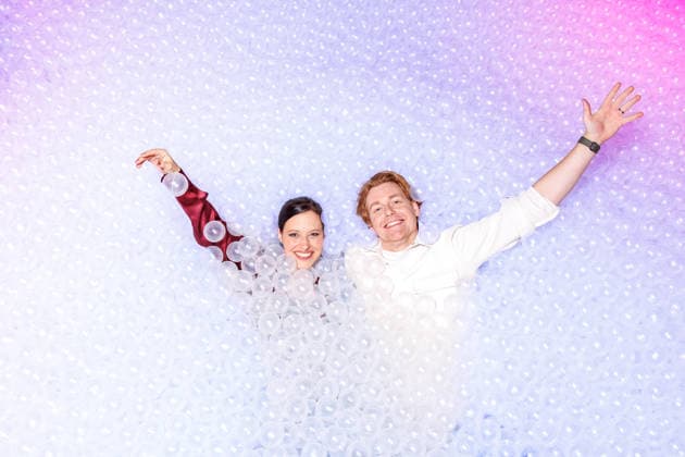 Eröffnung - Bubble Planet Das Erlebnismuseum - Nadja Jo Klapper und Johannes Heinrichs bei der Eröffnung Bubble Planet Das Erlebnismuseum für alle Sinne in der Arena Berlin am 11.12.2025. *** Opening of Bubble Planet The Experience Museum Nadja Jo Klapper and Johannes Heinrichs at the opening of Bubble Planet The Experience Museum for all the Senses at Arena Berlin on 11 12 2025 Copyright: xEventpressxKochanx