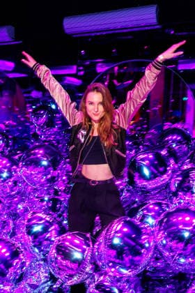 Eröffnung - Bubble Planet Das Erlebnismuseum - Josephin Busch bei der Eröffnung Bubble Planet Das Erlebnismuseum für alle Sinne in der Arena Berlin am 11.12.2025. Copyright: xEventpressxKochanx