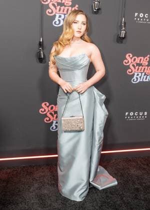 December 11, 2025, Bronx, New York, USA: Ella Anderson wearing dress by Anne Barge attends premiere of Song Sung Blue by FocusFeatures at AMC Lincoln Square in New York, NY on December 11, 2025 Bronx USA - ZUMAr339 20251211_znp_r339_154 Copyright: xLevxRadinx