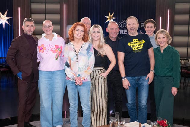 von links: Micky BEISENHERZ, Moderator, Dr. Birgit BURCKHARDT, Aerztin, Monica LIERHAUS, Moderatorin, dahinter: Thomas FLOETH, Beatrice EGLI, Saengerin, Albi ROEBKE, Pfarrer, Mario BARTH, Comedian, Ann-Katrin BERGER, Fussballspielerin, Torwartin, Torfrau, Susan LINK, Moderatorin, zu Gast in der Sendung ,,Koelner Treff,, im WDR Fernsehen, 11.12.2025.