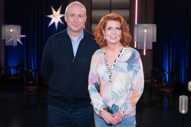von links: Thomas FLOETH, Monica LIERHAUS, Moderatorin, zu Gast in der Sendung ,,Koelner Treff,, im WDR Fernsehen, 11.12.2025.