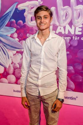 ABBberlin: Tyler von Jascheroff zu Gast bei der Eroeffnung von Bubble Planet Das Erlebnismuseum fuer alle Sinne in der Arena Berlin 11.12.2025 Berlin Deutschland