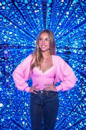 ABBberlin: Dalia Mya zu Gast bei der Eroeffnung von Bubble Planet Das Erlebnismuseum fuer alle Sinne in der Arena Berlin 11.12.2025 Berlin Deutschland